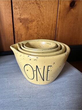 Rae Dunn Yellow Nesting Measuring Cups